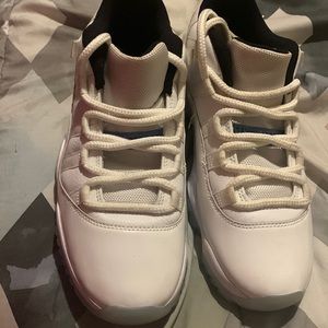 Used Jordan’s but still in good condition size 7.5 in mens